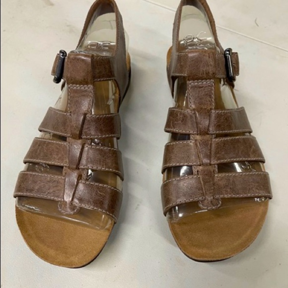 Very comfy BRAND NEW brown Dansko sandals. Sizes Eu 39 and Eu 40